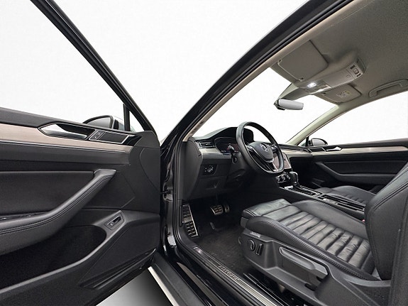 Volkswagen Passat Alltrack 11 of 30