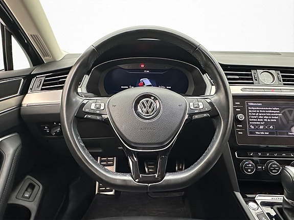 Volkswagen Passat Alltrack 14 of 30
