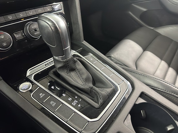 Volkswagen Passat Alltrack 26 of 30