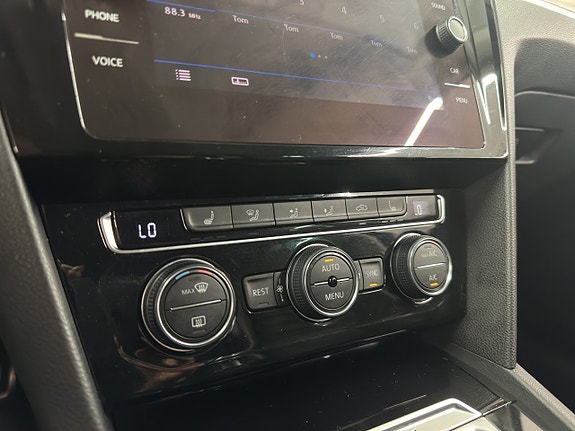 Volkswagen Passat Alltrack 25 of 30