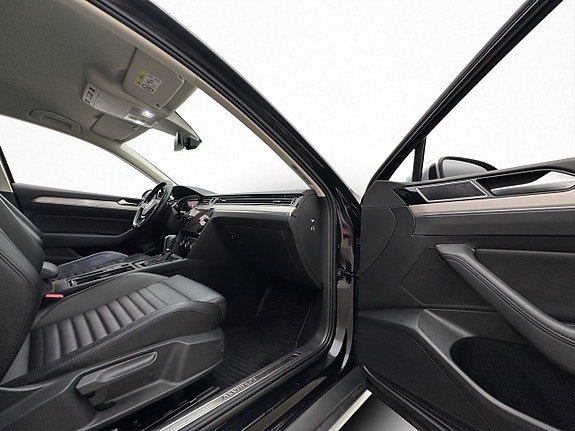 Volkswagen Passat Alltrack 28 of 30