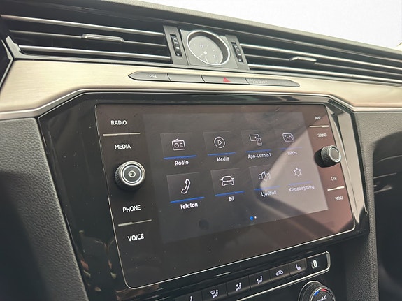 Volkswagen Passat Alltrack 23 of 30
