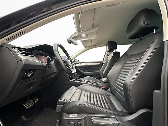 Volkswagen Passat Alltrack 12 of 30