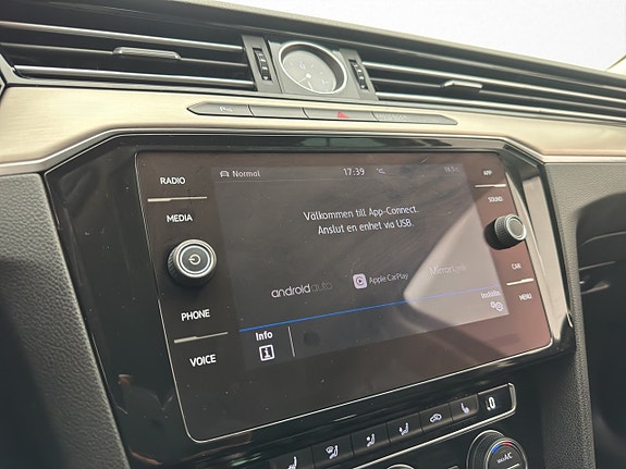 Volkswagen Passat Alltrack 22 of 30