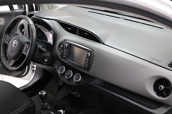 Toyota Yaris 17 of 25