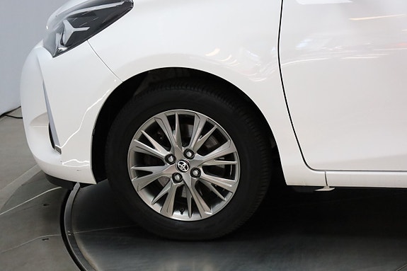 Toyota Yaris 25 of 25