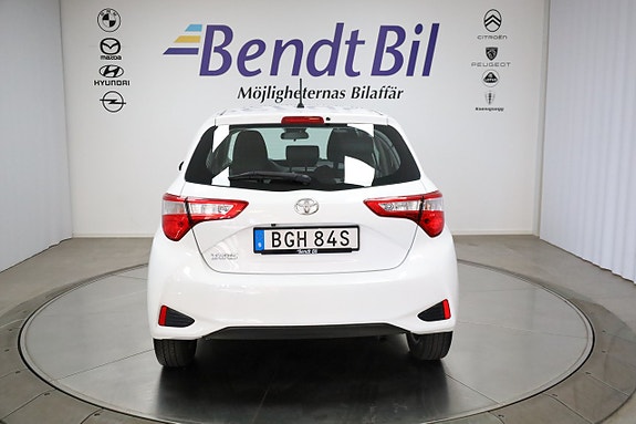 Toyota Yaris 8 of 25