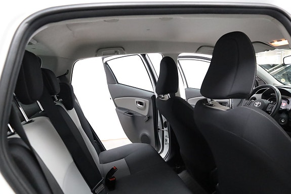 Toyota Yaris 16 of 25