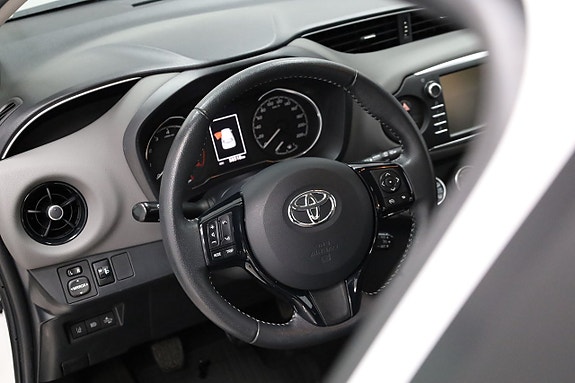 Toyota Yaris 5 of 25
