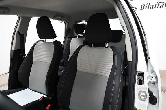 Toyota Yaris 10 of 25
