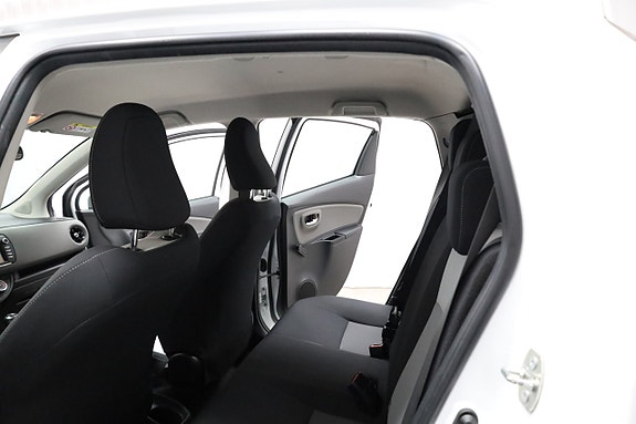Toyota Yaris 11 of 25