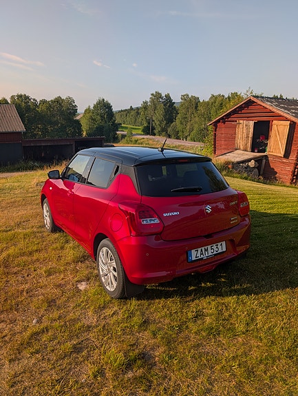 Suzuki Swift 2 of 5