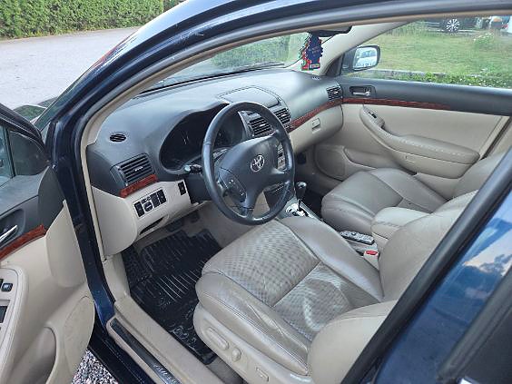 Toyota Avensis 4 of 7