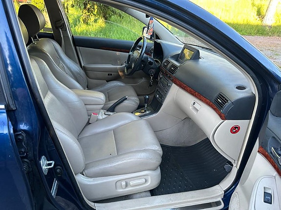 Toyota Avensis 6 of 7