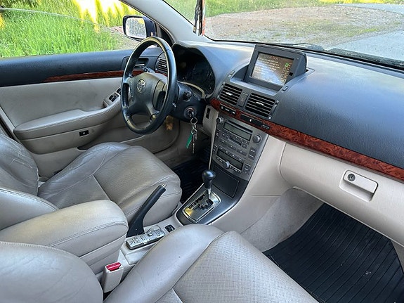 Toyota Avensis 5 of 7