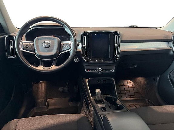 Volvo XC40 8 of 21