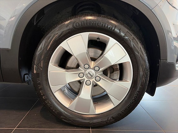 Volvo XC40 17 of 21
