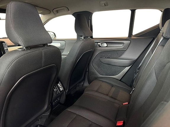 Volvo XC40 9 of 21