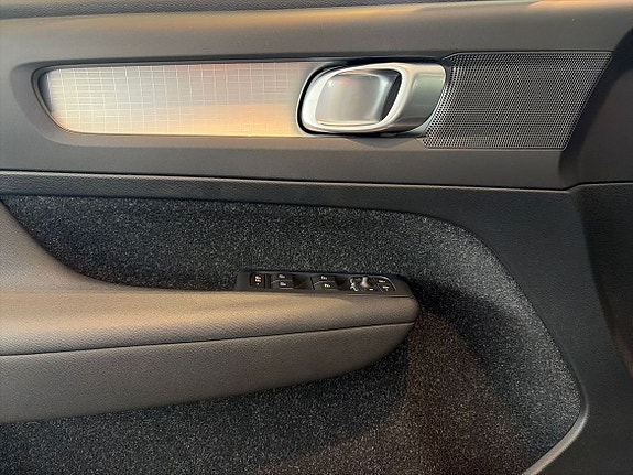 Volvo XC40 13 of 21