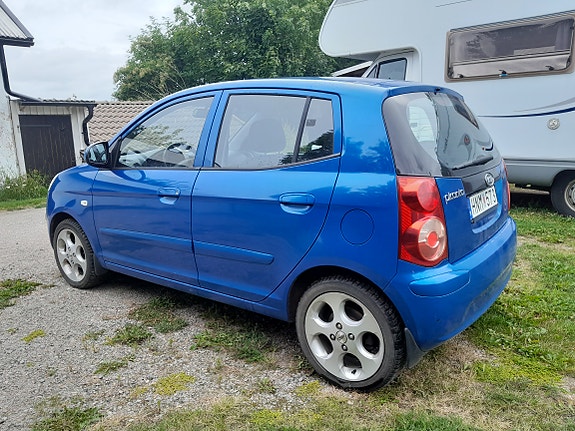 Kia Picanto 2 of 3