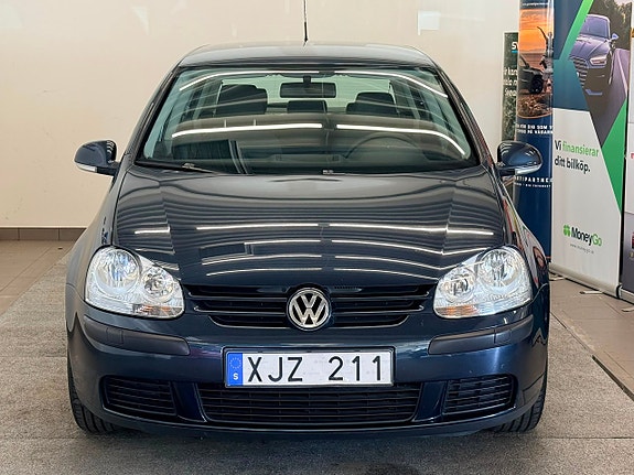 Volkswagen Golf V 2 of 12