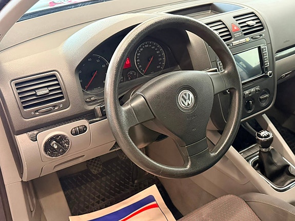 Volkswagen Golf V 7 of 12