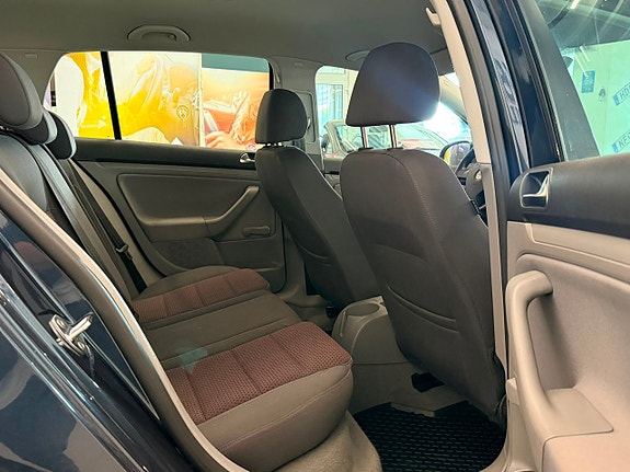 Volkswagen Golf V 9 of 12