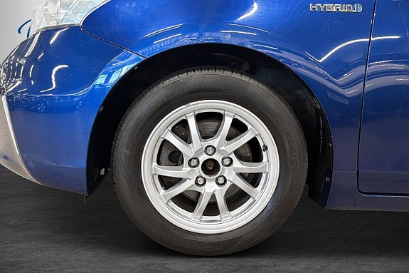 Toyota Prius+ 2 of 5