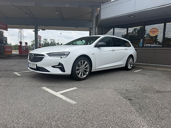 Opel Insignia 2 of 5