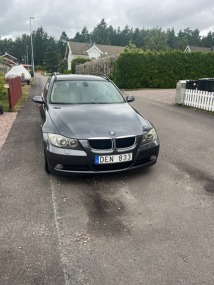 BMW 320d 2 of 5