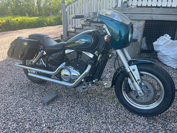 Suzuki VZ800 Marauder 3 of 5