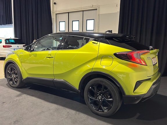 Toyota C-HR 4 of 5