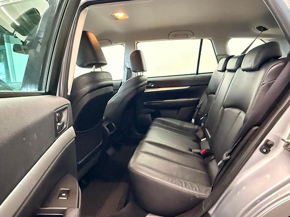 Subaru Legacy 14 of 18