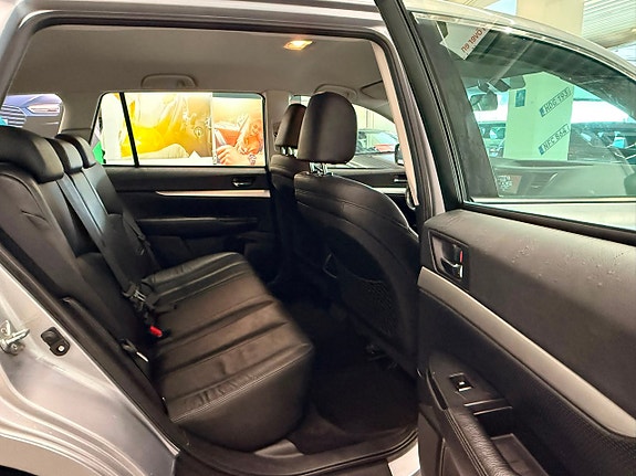 Subaru Legacy 15 of 18