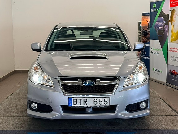 Subaru Legacy 3 of 5
