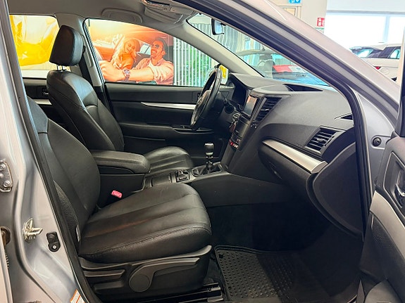 Subaru Legacy 13 of 18