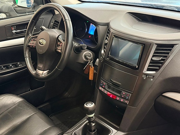 Subaru Legacy 5 of 5