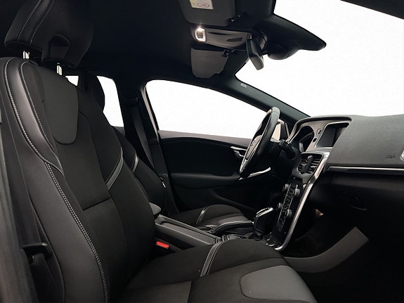 Volvo V40 14 of 30