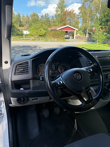Volkswagen Transporter 7 of 10