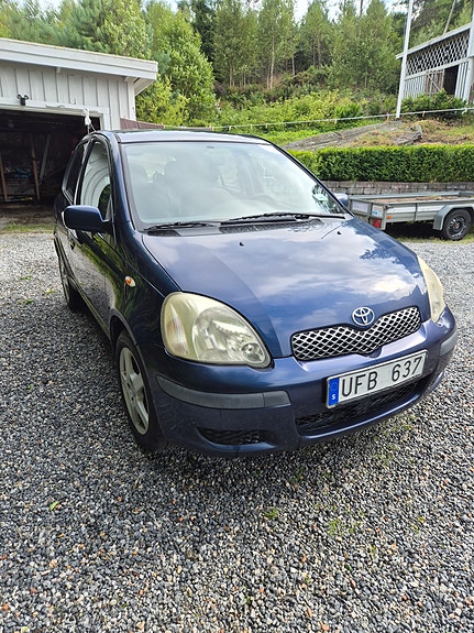 Toyota Yaris 4 of 5