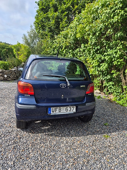 Toyota Yaris 3 of 5