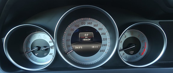 Mercedes-Benz C180 12 of 25