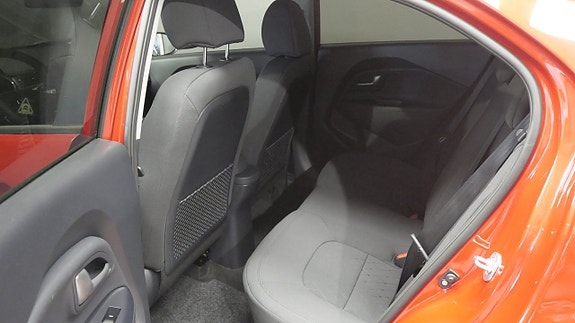 Kia Rio 9 of 16