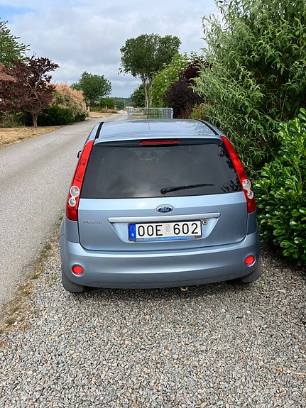 Ford Fiesta 2 of 5