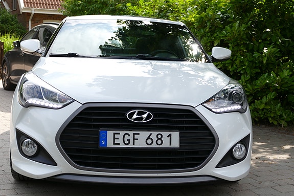 Hyundai Veloster 2 of 5