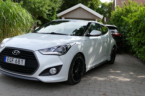 Hyundai Veloster 3 of 5
