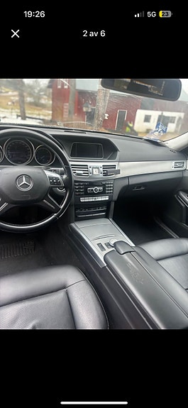Mercedes-Benz E220 2 of 5