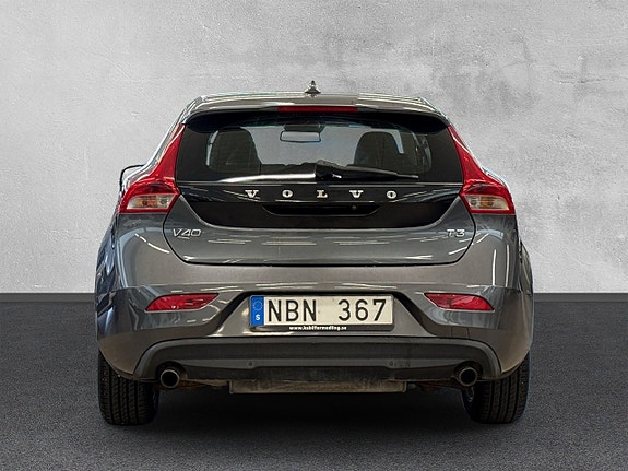 Volvo V40 4 of 5