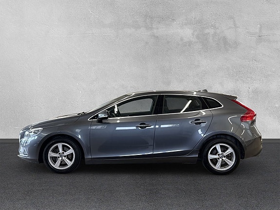 Volvo V40 2 of 5