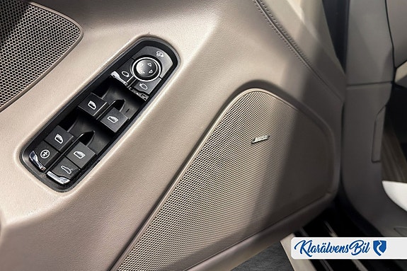 Porsche Panamera 4 13 of 22